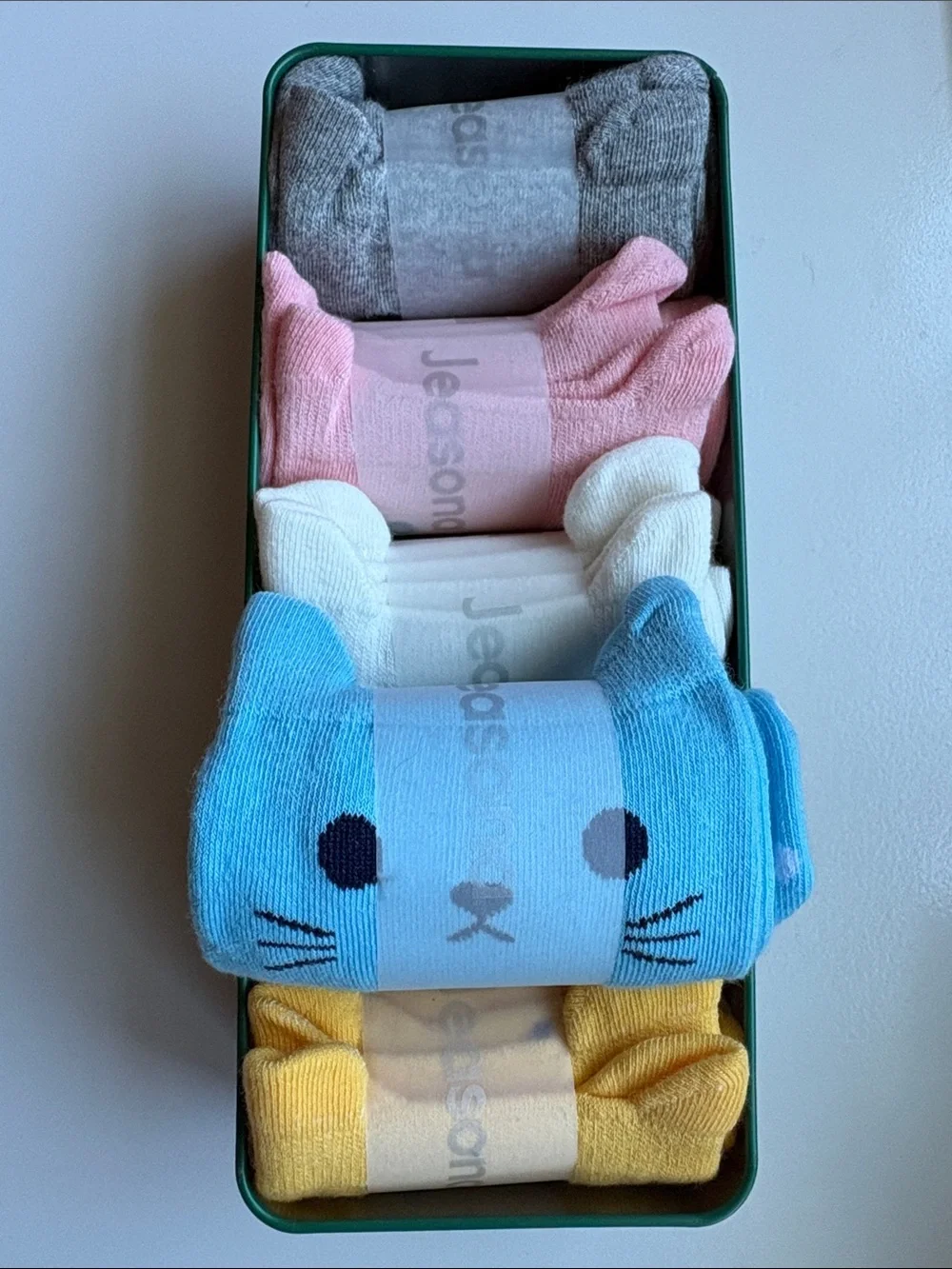 Cat Socks 5 Pairs Brand New in Tin for Gifting